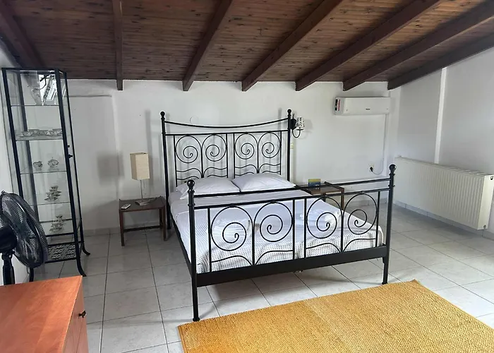 Georgia Poseidi Semesterbostad Kalandra